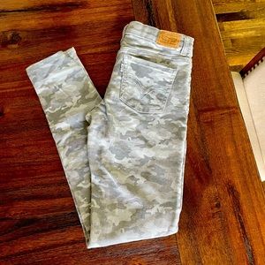 Levi’s 710 Super Skinny Grey Camo Jeans Girl’s 14reg